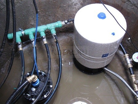 Стоимость подключения воды. Зимний клапан для скважины слива воды. Подключения воды к трубе 110 с счетчиком в колодце. Astera ASTTM 208 подводка воды. Диагностика автоматики колодцев.